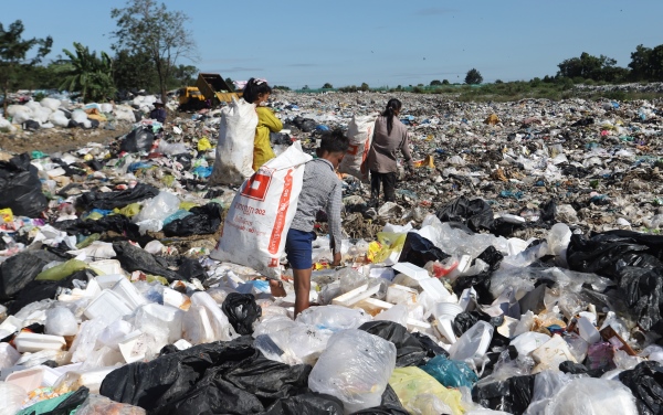 children sorting through trash in landfill in Cambodia